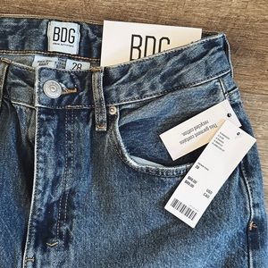 NWT BDG High-Waisted Baggy Jeans, size 28